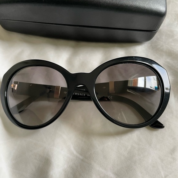 Versace sunglasses black womens - Picture 3 of 5